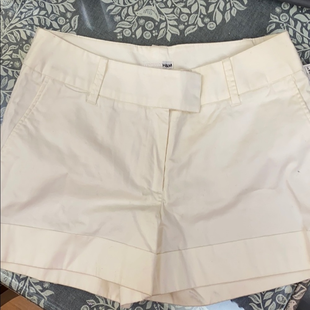 White short size 8